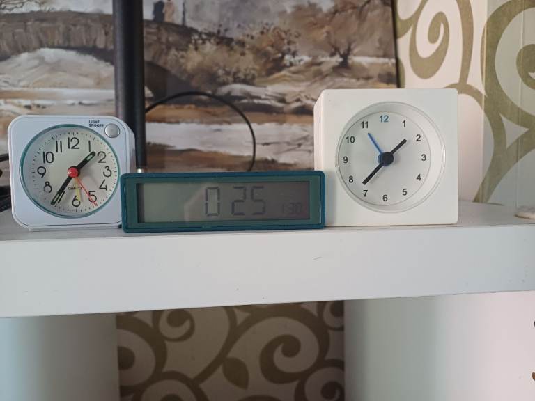 3 clock great working condition 1 alarm clock 