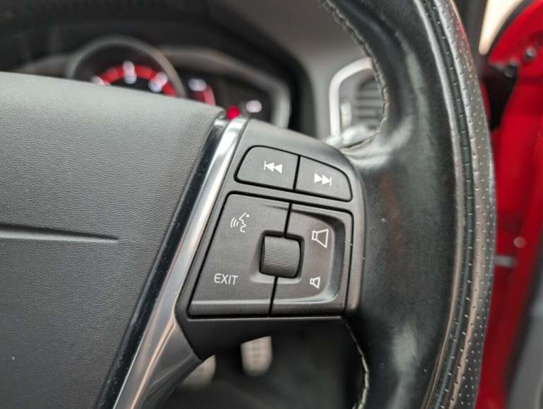 2017 Volvo V60 2.0 D3 R-Design Nav Estate 5dr Diesel Auto Euro 6 (s/s) (150 ps) PARK ASSIS ESTATE...