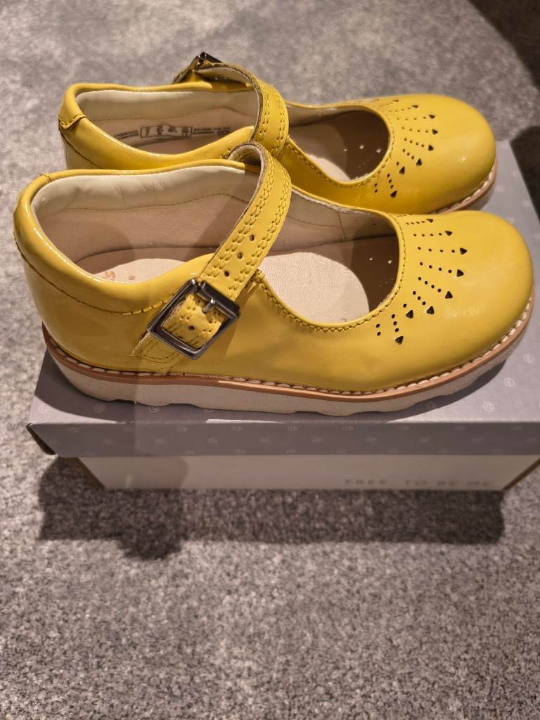 Girls sunshine yellow patent party shoes 