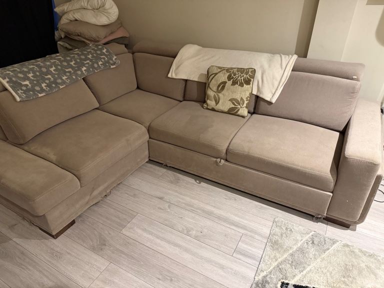 Beige corner sofa pulls out to sofabed