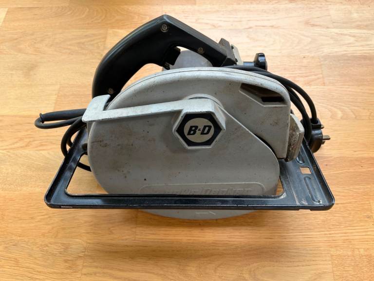 BLACK & DECKER Circular Saw 1200w