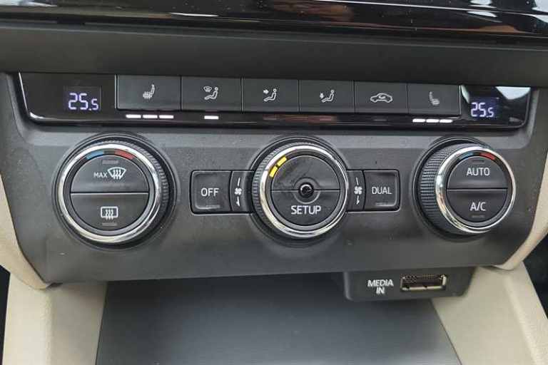 2014 Skoda Octavia 1.4 TSI Elegance Hatchback 5dr Petrol Manual Euro 5 (s/s) (140 ps) Hatchback P...