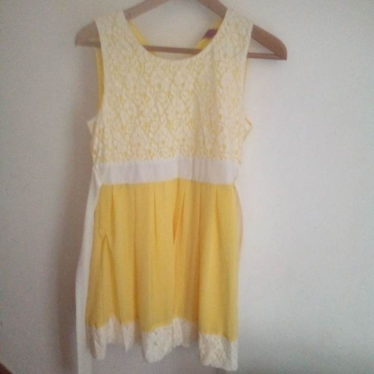 Brand new smart Boohoo dress size 12 lace body, lined, sash Can post out +£postage 