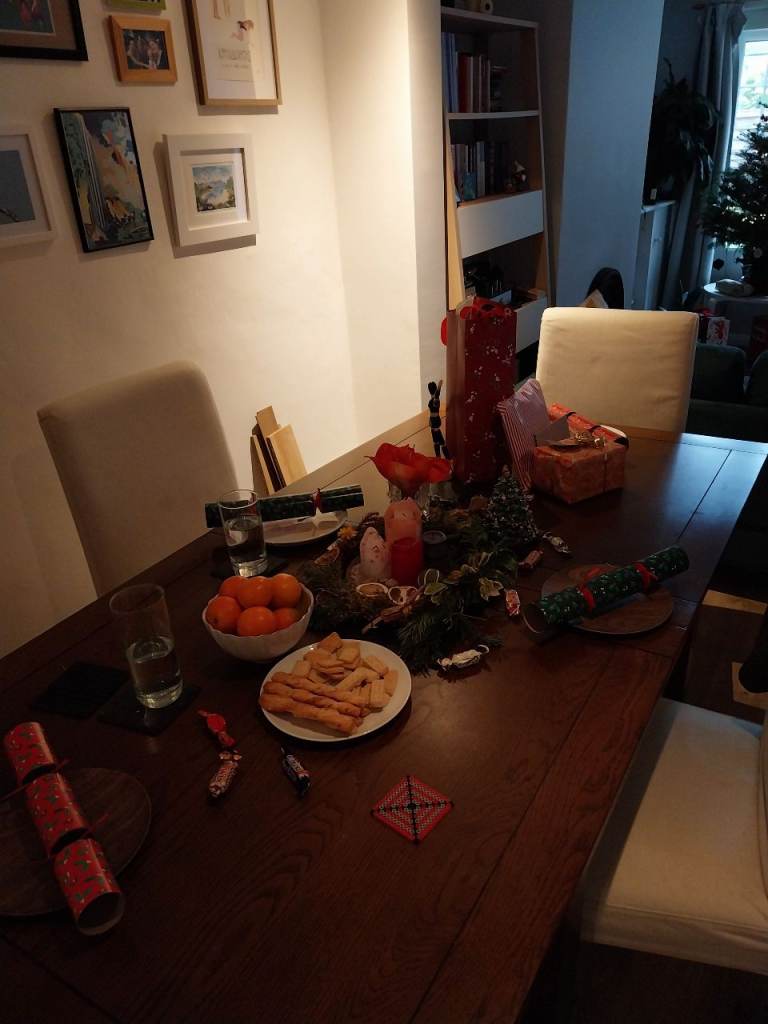 Oakland dining table & 4 chairs 