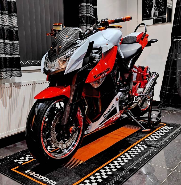 HIGH SPEC KAWASAKI Z1000 , STUNNING BIKE 
