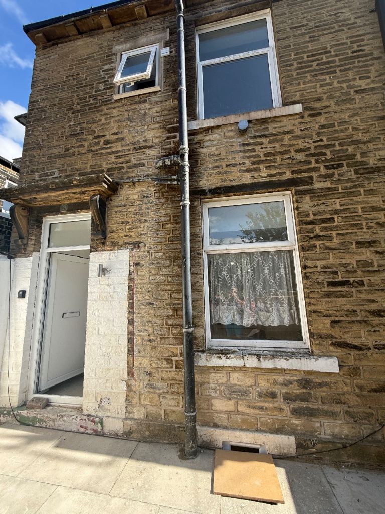 BRAND NEW RENOVATED 1 BED HOUSE | PRIVATE GARDEN | CELLAR | £800–£825 PCM | BD2