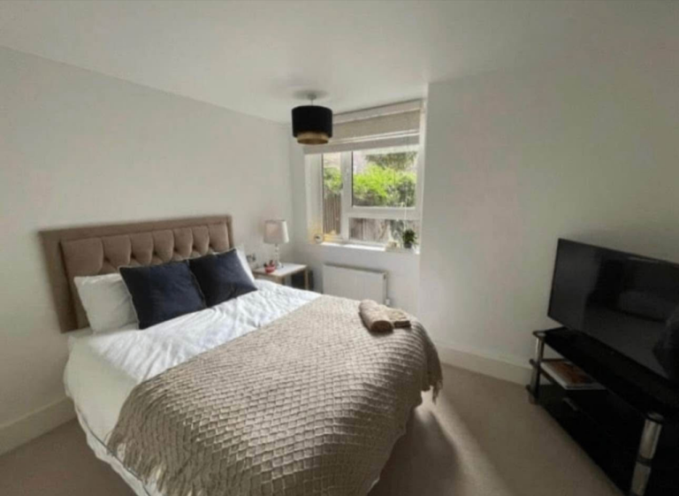 Spacious and Cosy Double Rooms for Rent in - LS12 3SS