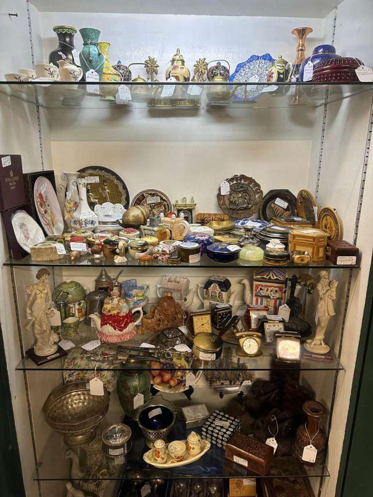 Antique Collectibles & Decorative Items – Good Condition