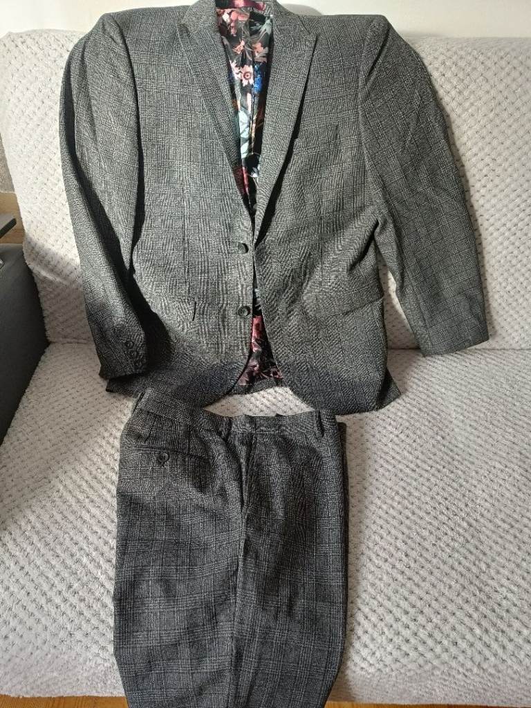Men's suit 
