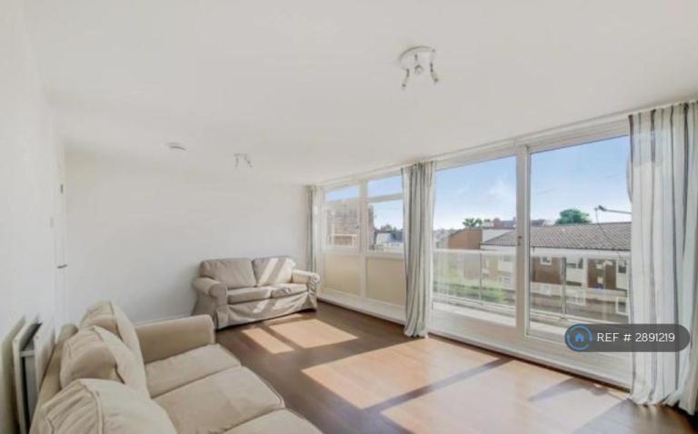 4 bedroom flat in Dale Court, Kingston Upon Thames, KT2 (4 bed) (#2891219)