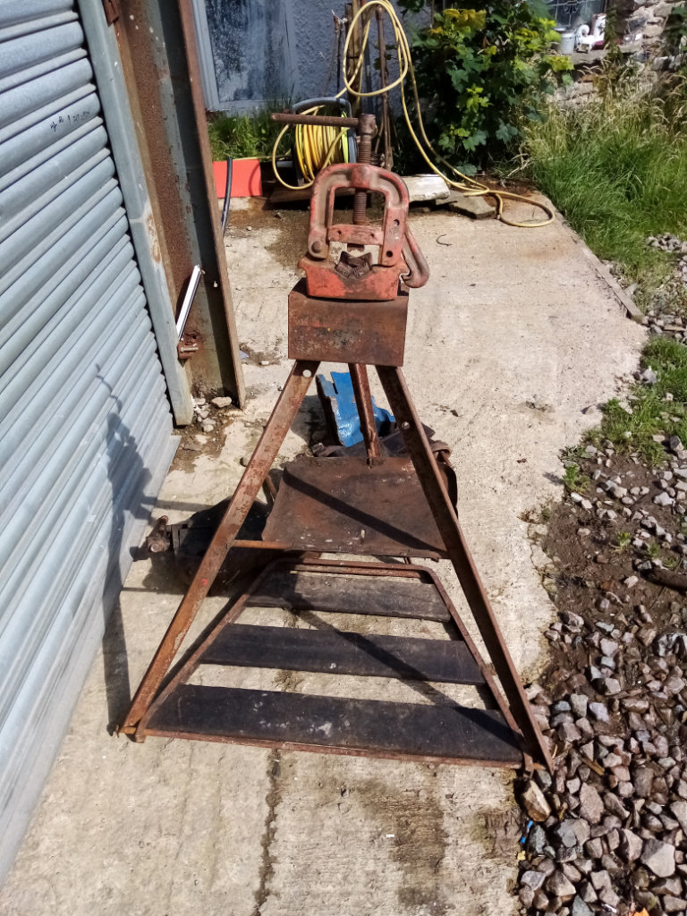 Pipe Vise with Stand for Sale