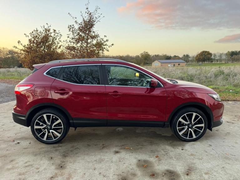 2015 Nissan Qashqai 1.6 dCi Tekna 5dr HATCHBACK Diesel Manual
