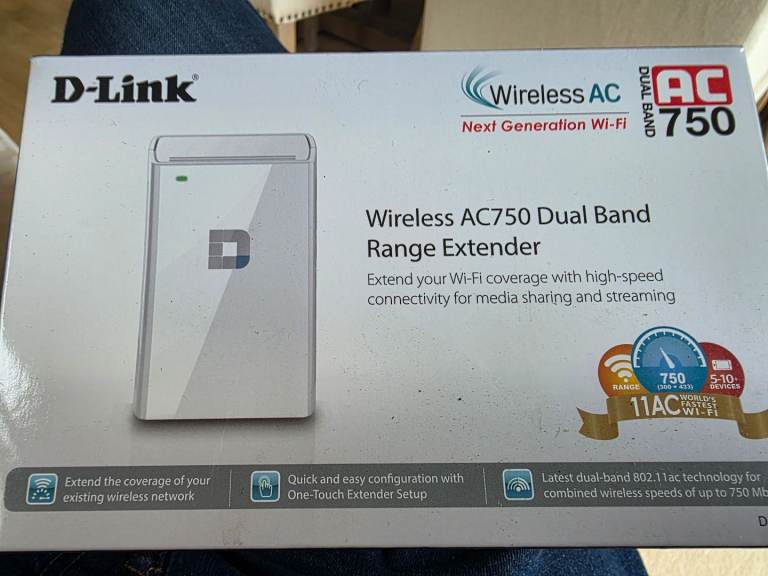 DLINK AC750 WIFI RANGE EXTENDER NEW
