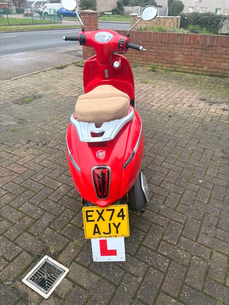 KEEWAY Versailles 125cc moped