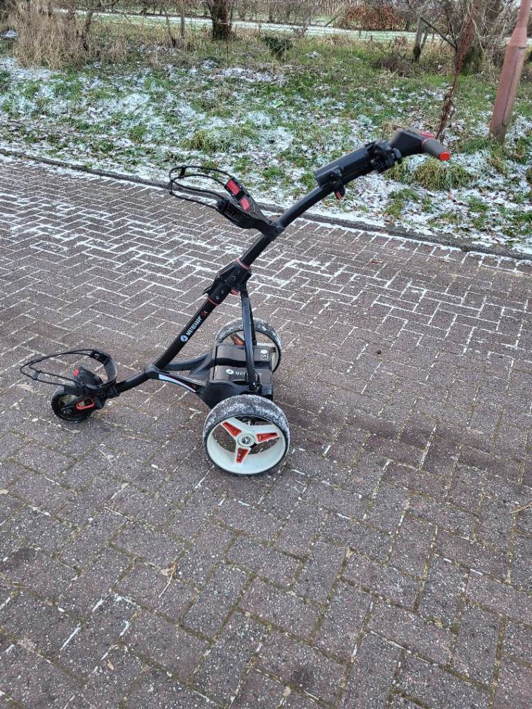 Motocaddy S1 electric golf trolley 