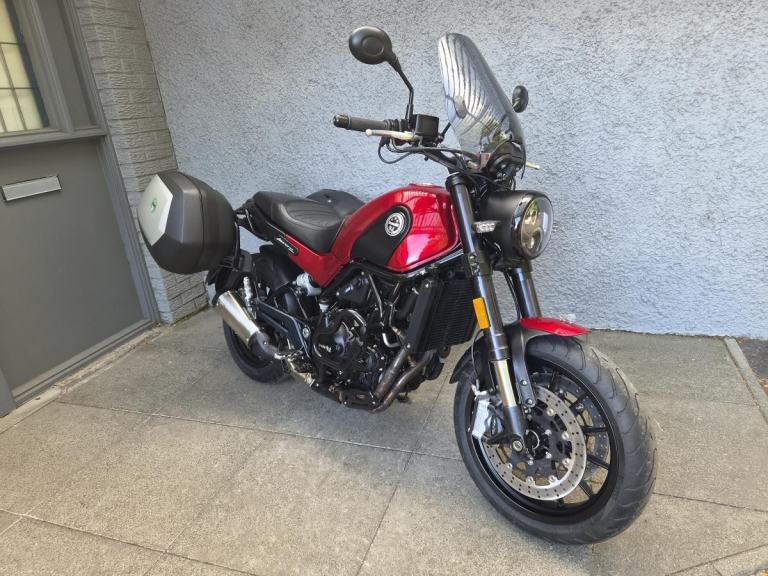 2019 Benelli Leoncino 500 cc A2 compliant. side panniers Low mileage