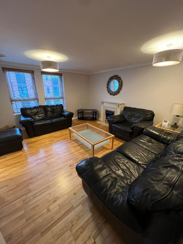 2 bd flat for rent, Mitchell St