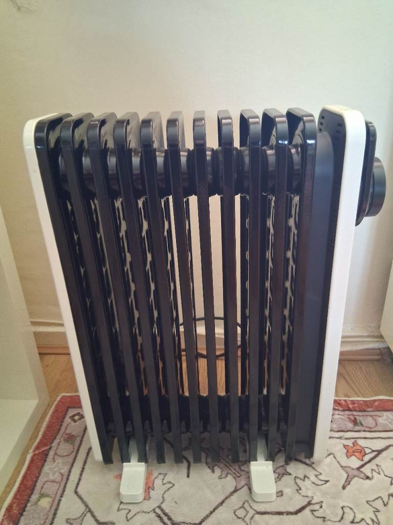 Large Modern Black and White Oil Filled Radiator Adjustable Thermostat 11 fin as new