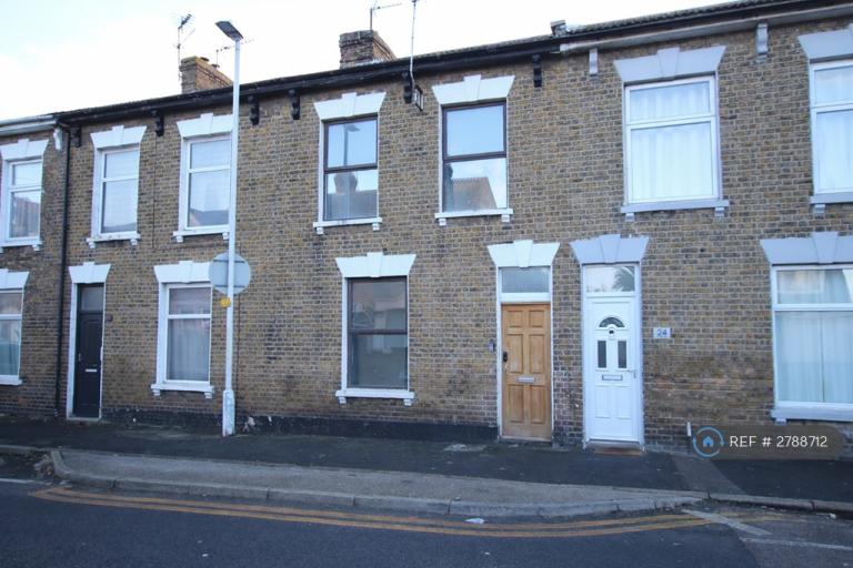 6 bedroom house in St Georges Avenue, Sheerness, ME12 (6 bed) (#2788712)