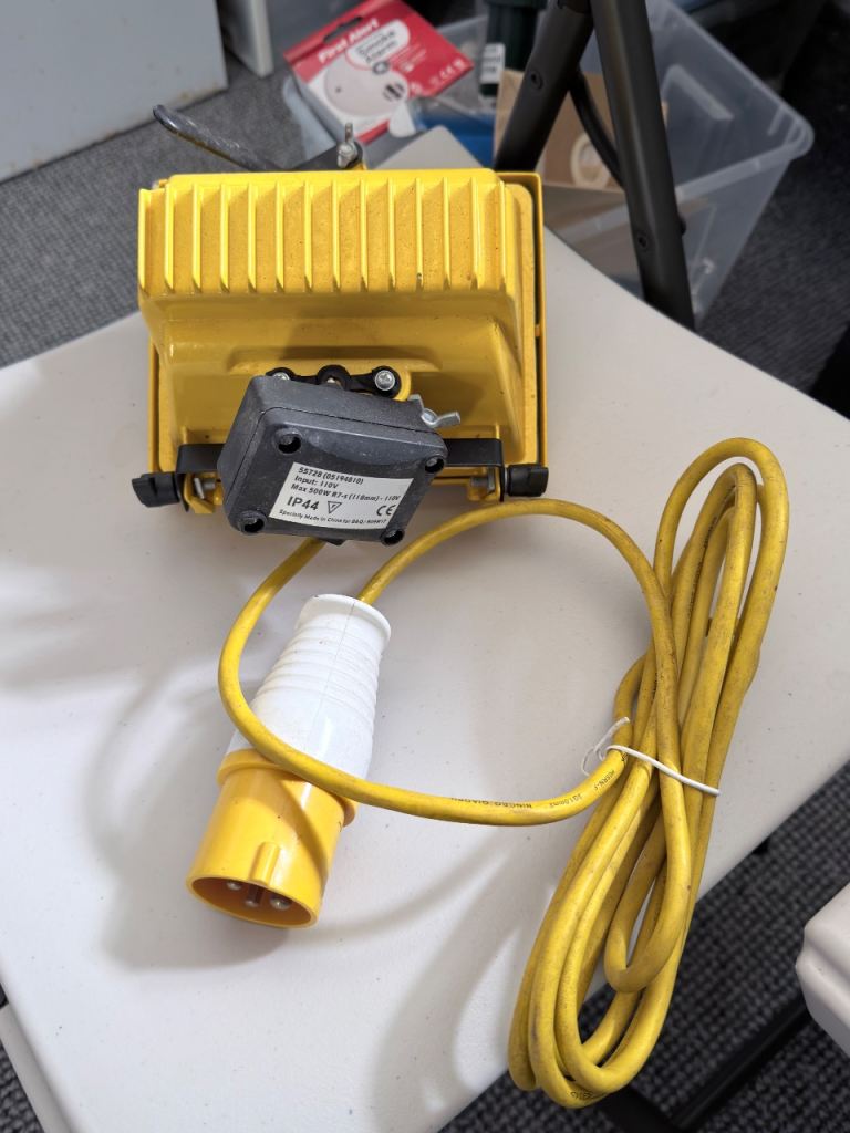 Brand new Work light with stand halogen replacement filament included