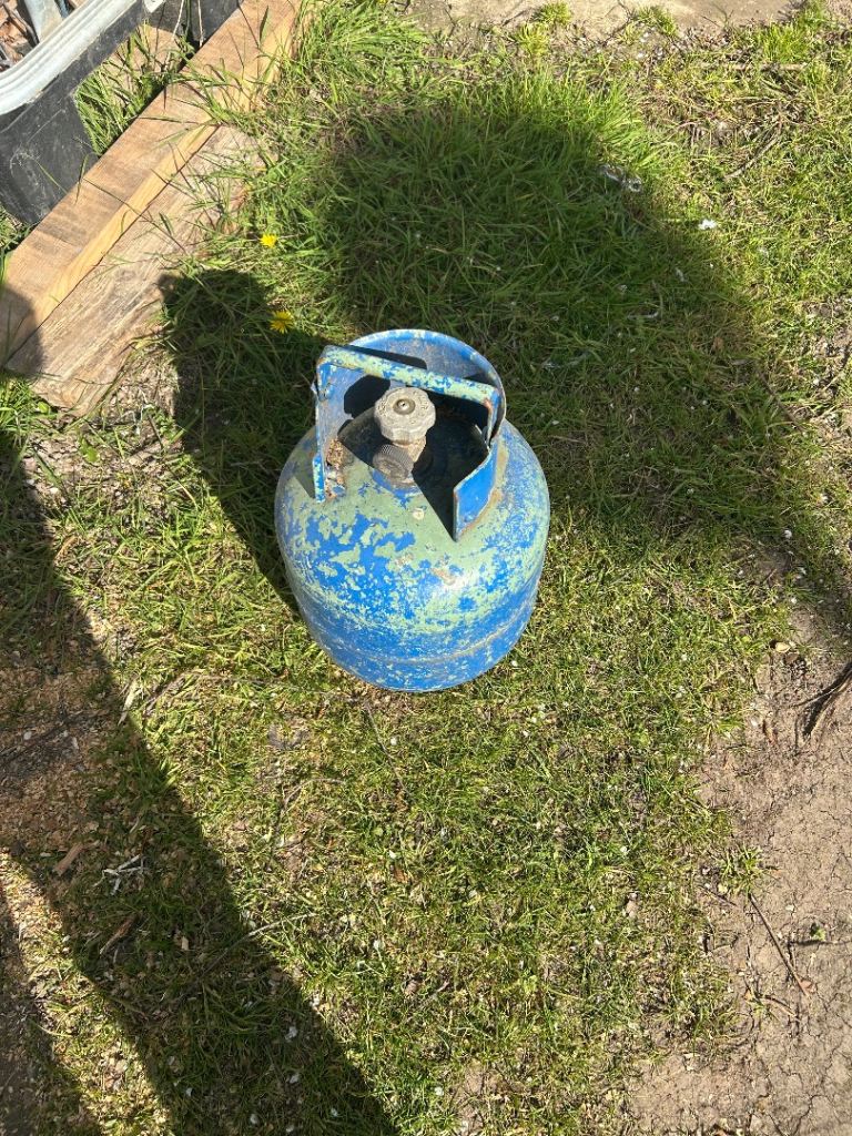 Calor Butane gas bottle - semi Full 