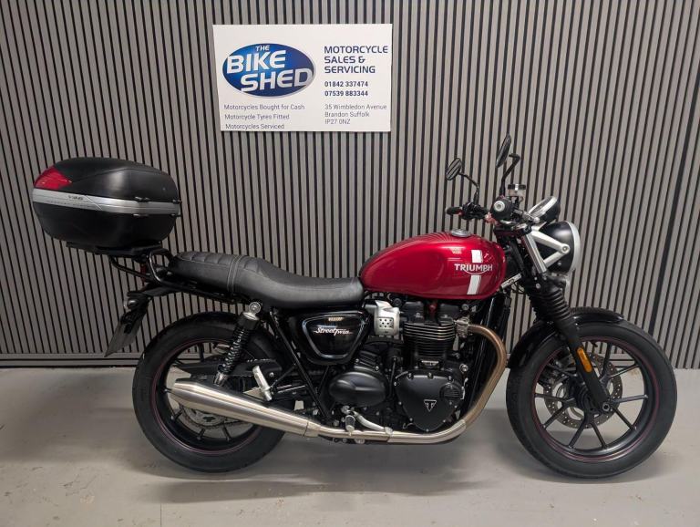 Triumph Bonneville street twin 900 2016 . One owner  Only 4k miles Mot July 2027