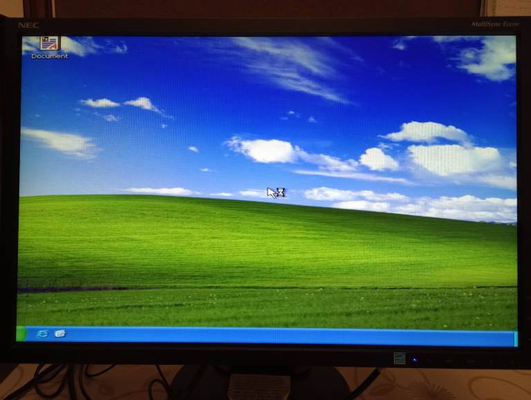 NEC MultiSync E223W Widescreen 22 inch LCD Swiveling Monitor Screen in very good condition