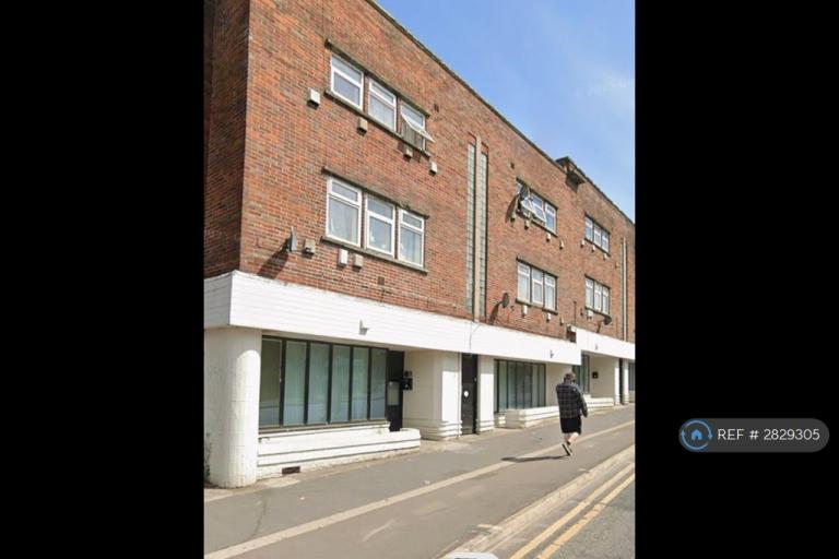 3 bedroom flat in Edge Lane, Stretford, Manchester, M32 (3 bed) (#2829305)