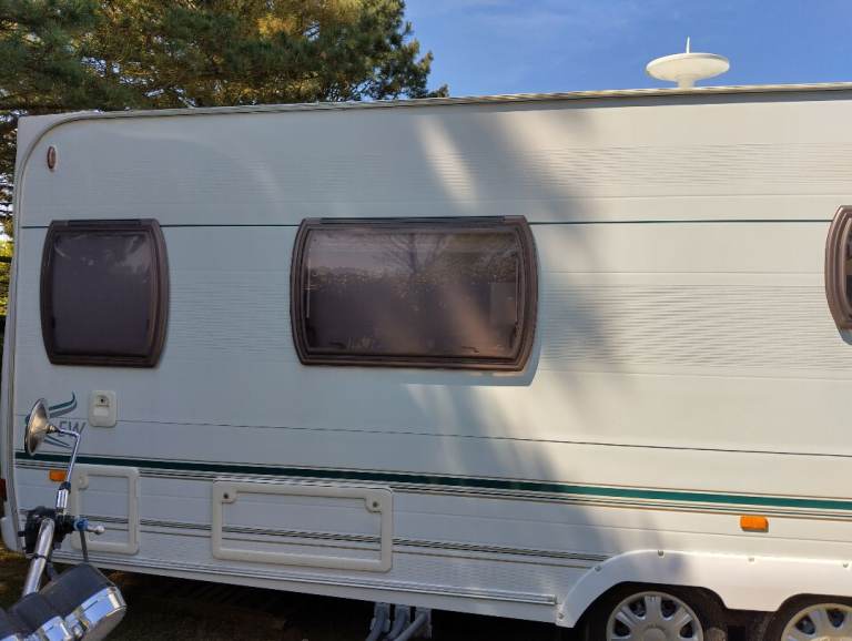 Lunar lexan EW 28ft touring caravan, awning and snnexe