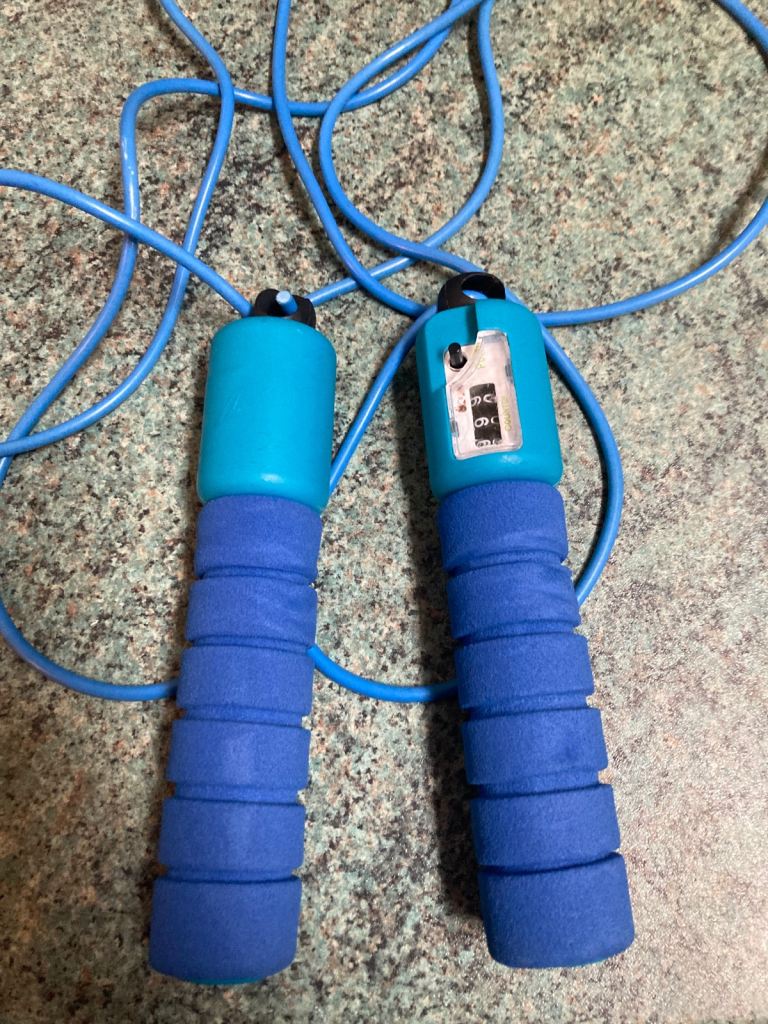 New skipping rope with step counter 