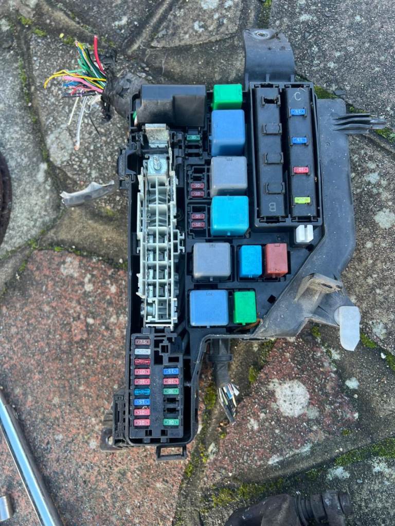 Toyota prius hybrid Fuse box 