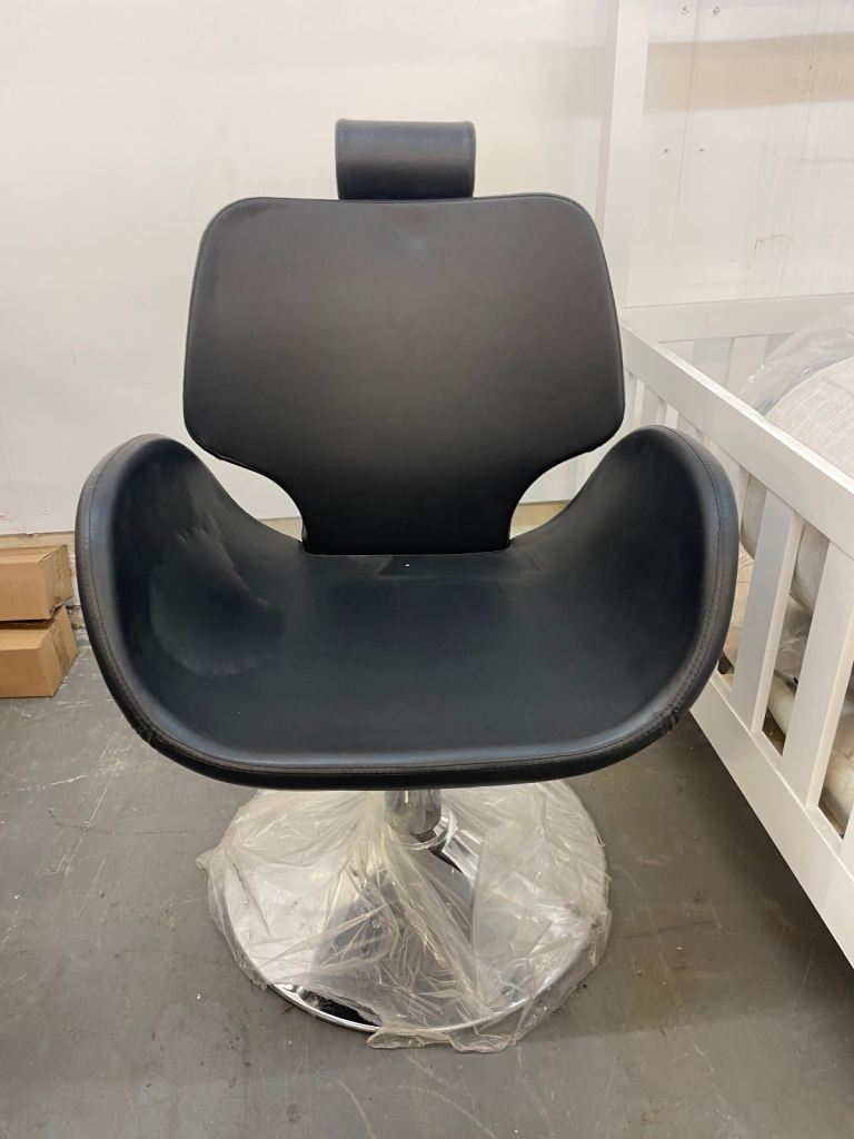 Black salon chair