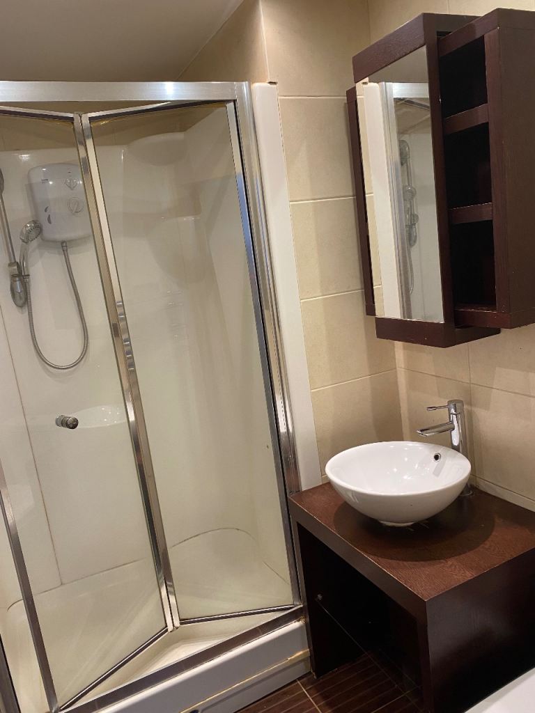 1 BED LUXURY APARTMENT NEXT TO DEWSBURY HOSPITAL **WITH PARKING**