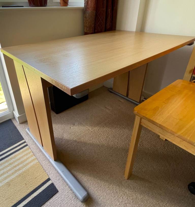 Desk/Craft/Hobbies/Sewing Table 