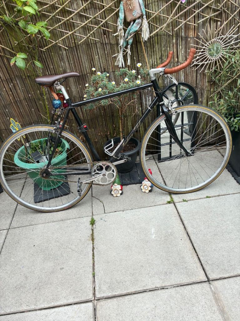 Hackney Club Road Bike – Black, Good Condition