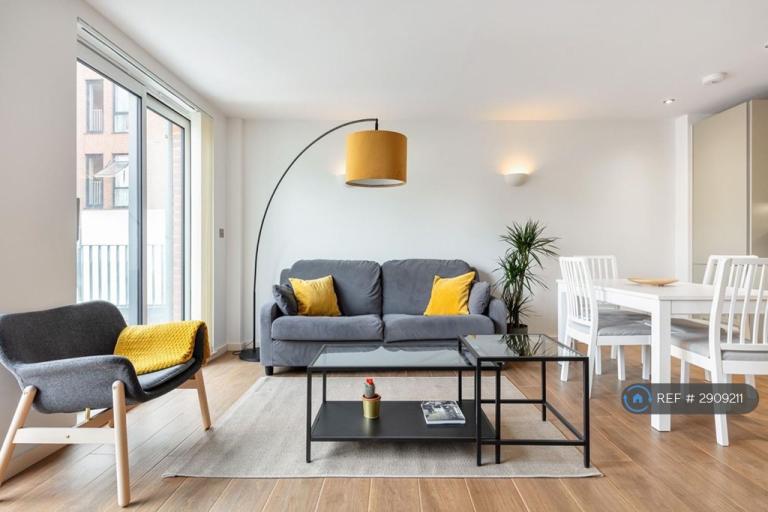 2 bedroom flat in West Green Road, London, N15 (2 bed) (#2909211)