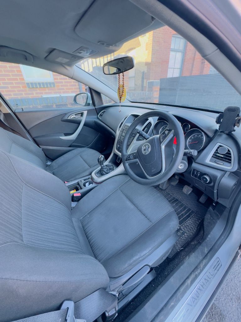 Vauxhall, ASTRA, Hatchback, 2010, Manual, 1686 (cc), 5 doors