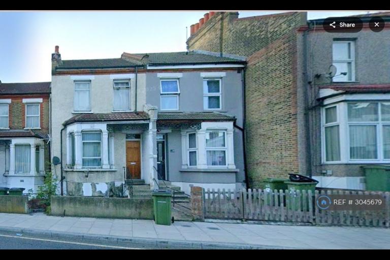 1 bedroom in Plumstead Common Road, London, SE18 (#3045679)