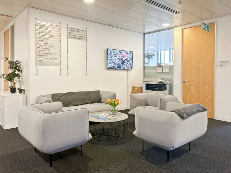 Manchester - M3 3HF \ Coworking Membership with Access to Any Available Desk
