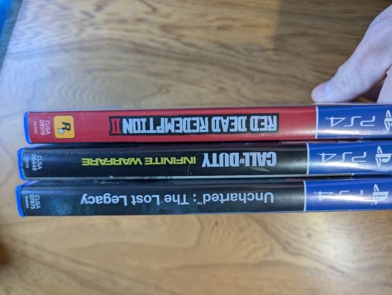 Playstation 4 Original 500GB + 3 games + 2 controllers + cables