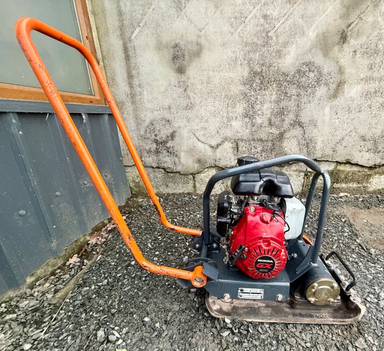 2022 Belle LC3214 300mm / 12” wacker plate C/W Honda GX100 Engine