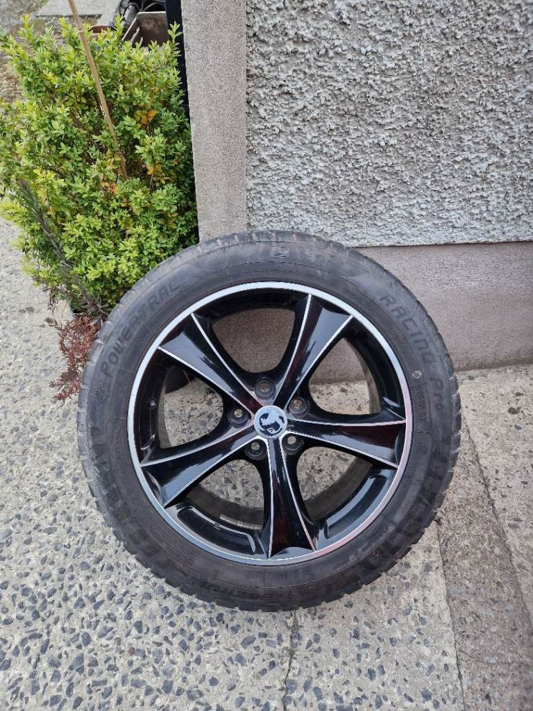 Vauxhall vivaro  18" alloys