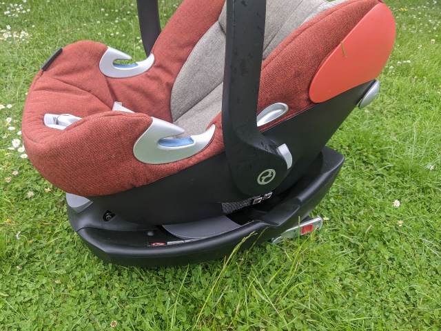 Cybex Platinum Aton Q baby car seat with Base Q-FIX (isofix