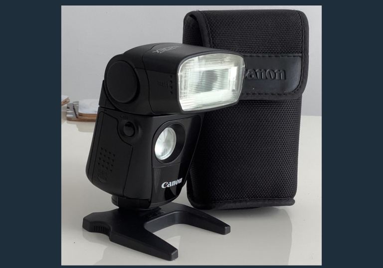 Canon Speedlite 320EX Flash with Case – Very Good Condition - For Photographs & Video Lighting.