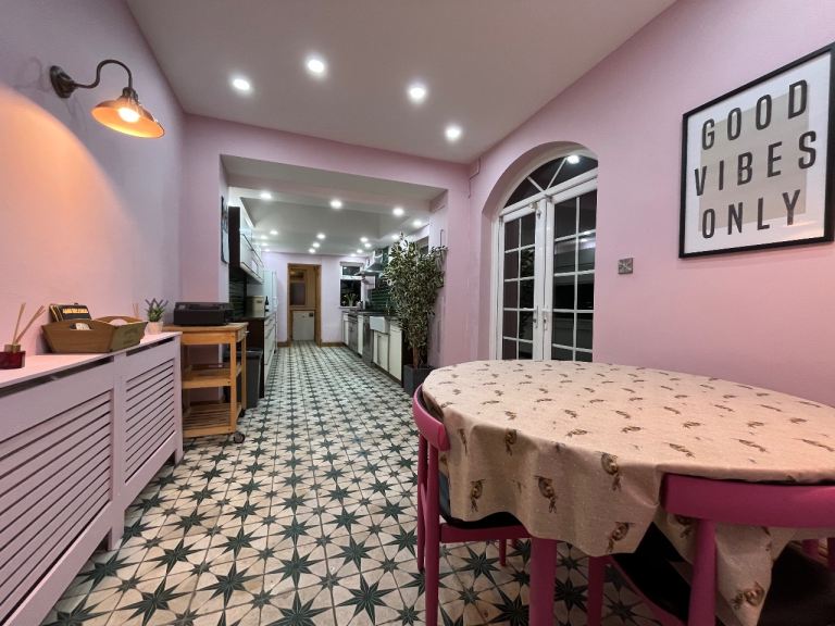 Two large Double Rooms in Beautiful Home.