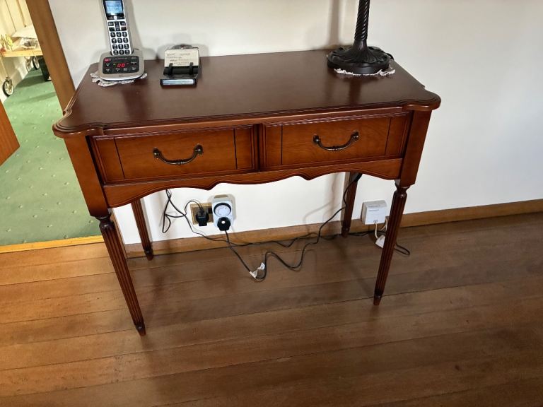 Small Wooden Desk with Drawers – Good Condition