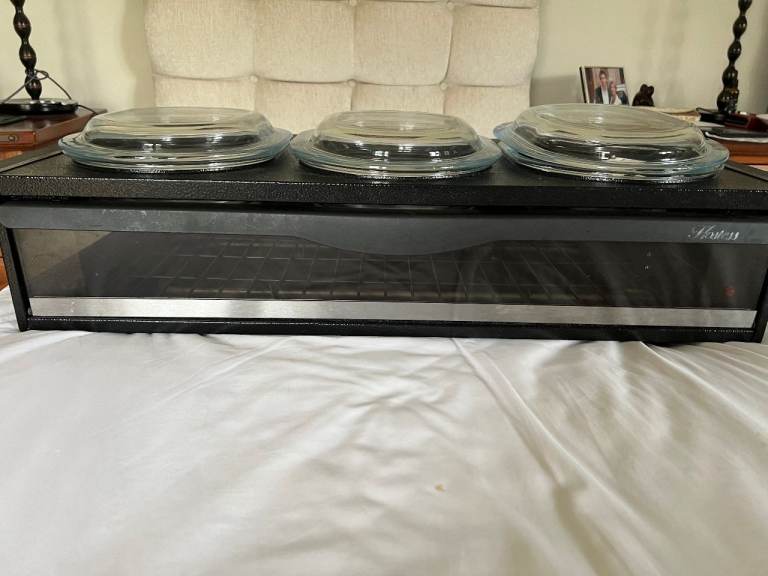Hostess Electric Buffet Server with 3 Glass Dishes