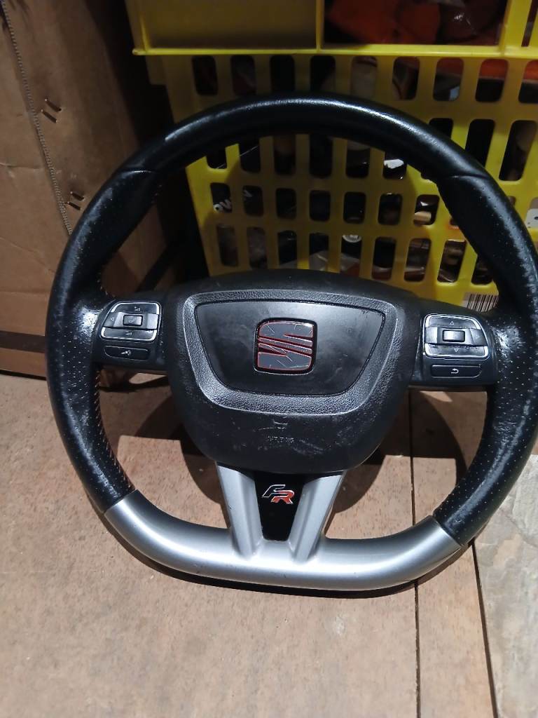Seat Leon FR Mk 3.5 flat bottom steering wheel and Airbag 
