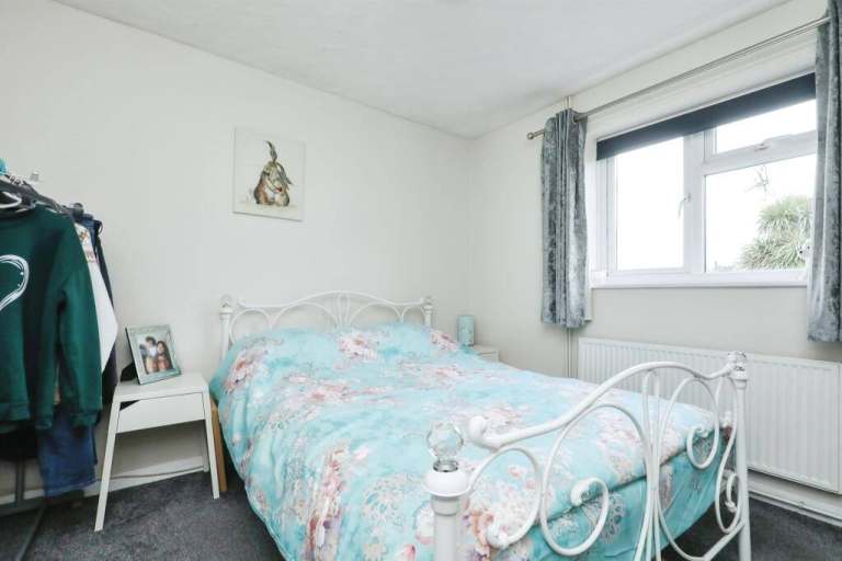 Two minutes walk from Station 🚉 - Willesden green 🎉🎉