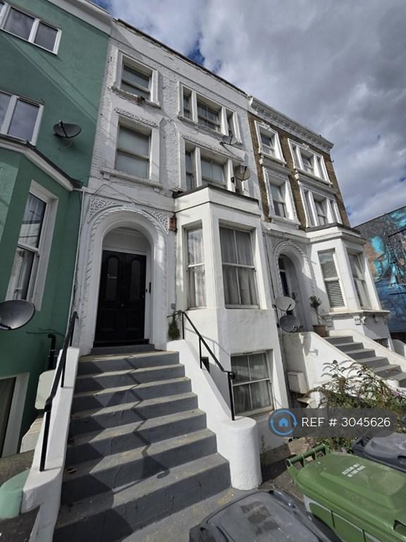 3 bedroom flat in Coldharbour Lane, London, SE5 (3 bed) (#3045626)